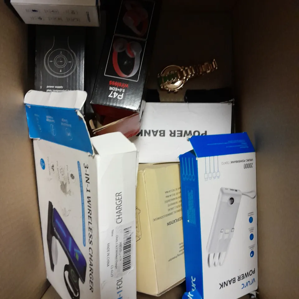APPROXIMATELY 15 ASSORTED ELECTRICAL PRODUCTS TO INCLUDE WIRELESS HEADPHONES, SMART WATCH, CHARGING STAND ETC 