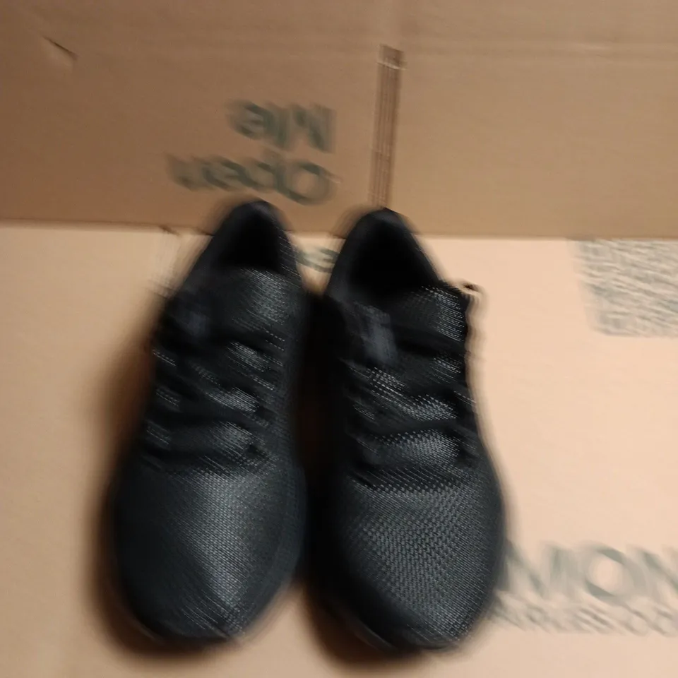 UNDER ARMOUR BLACK MESH RUNNING SHOES - UK SIZE 7.5