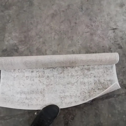 QUALITY DESIGNER AREA RUG - APPROXIMATELY 91X91CM