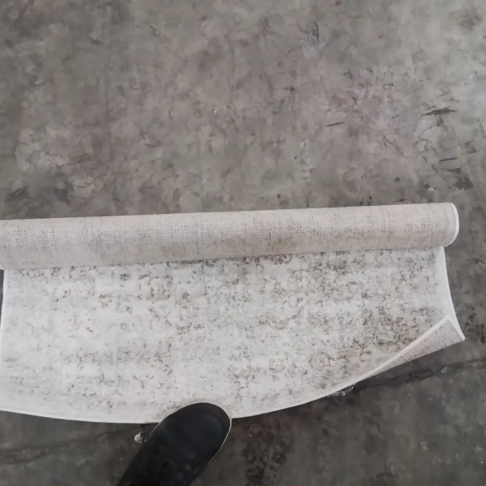 QUALITY DESIGNER AREA RUG - APPROXIMATELY 91X91CM