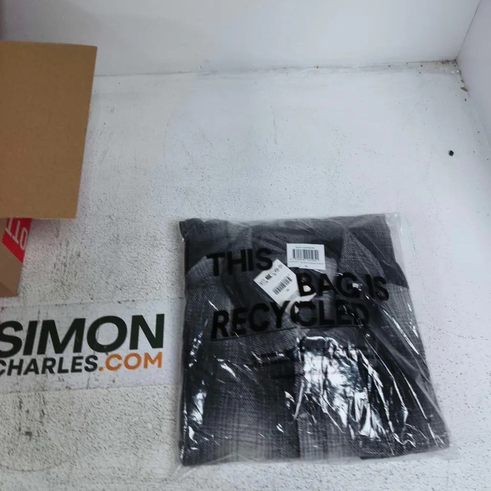 BOX OF APPROXIMATELY 10 ASSORTED CLOTHING ITEMS TO INCLUDE: BOXY OVERSHIRT XL