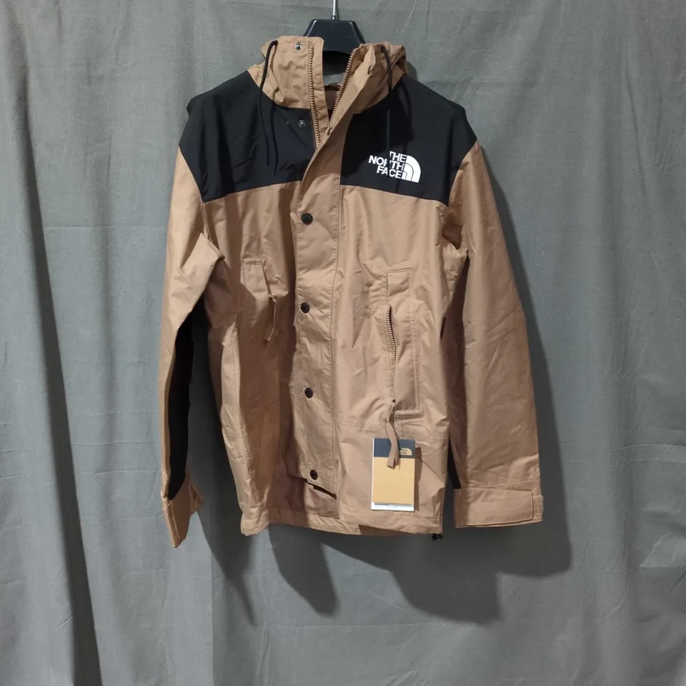 THE NORTH FACE MEN'S COLOUR-BLOCK JACKET – TAN & BLACK