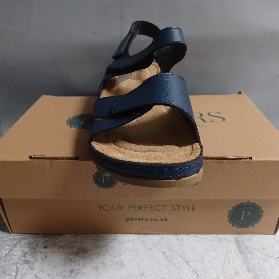 BOXED PAIR OF PAVERS OPEN TOE SANDALS IN NAVY SIZE EU 41