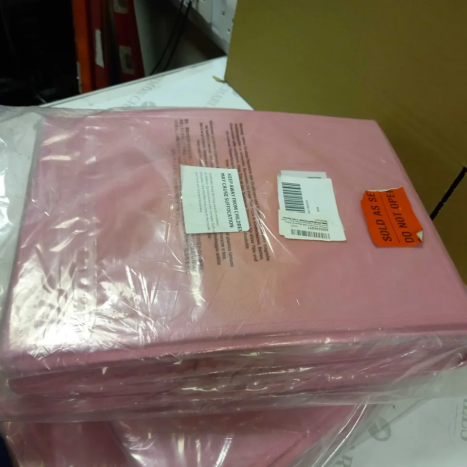 LOT OF APPROX 6 PINK COLLAPSBLE PACKAGED STORAGE BOXES - ASSORTED SIZES