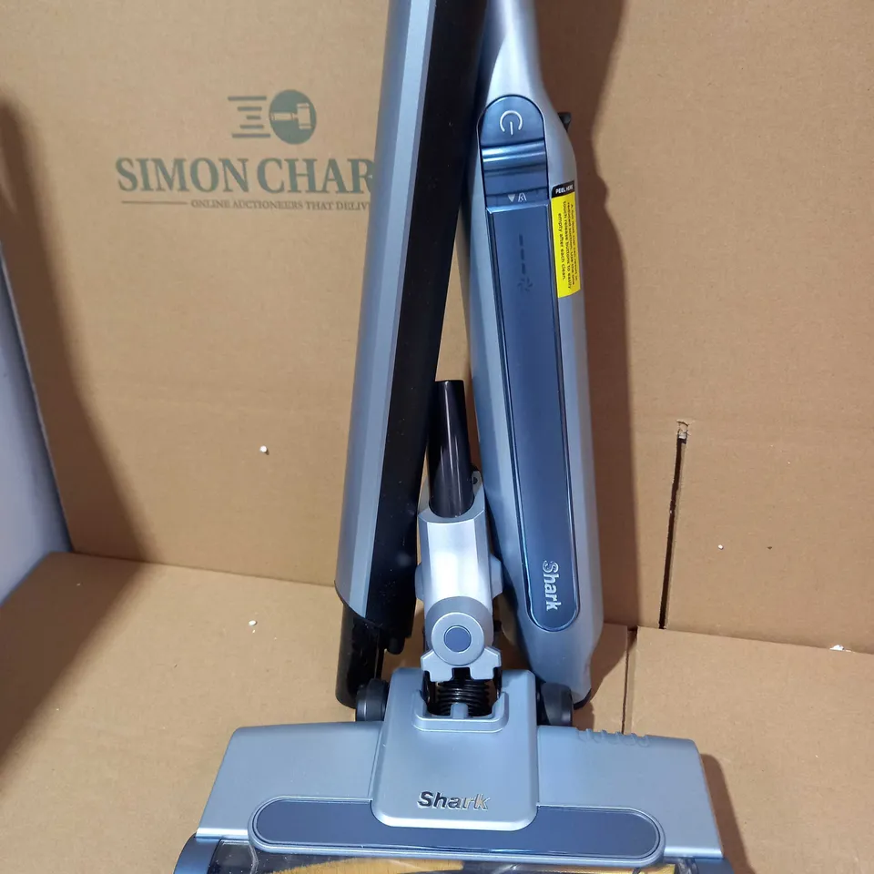 SHARK 2IN1 VACUUM BLUE