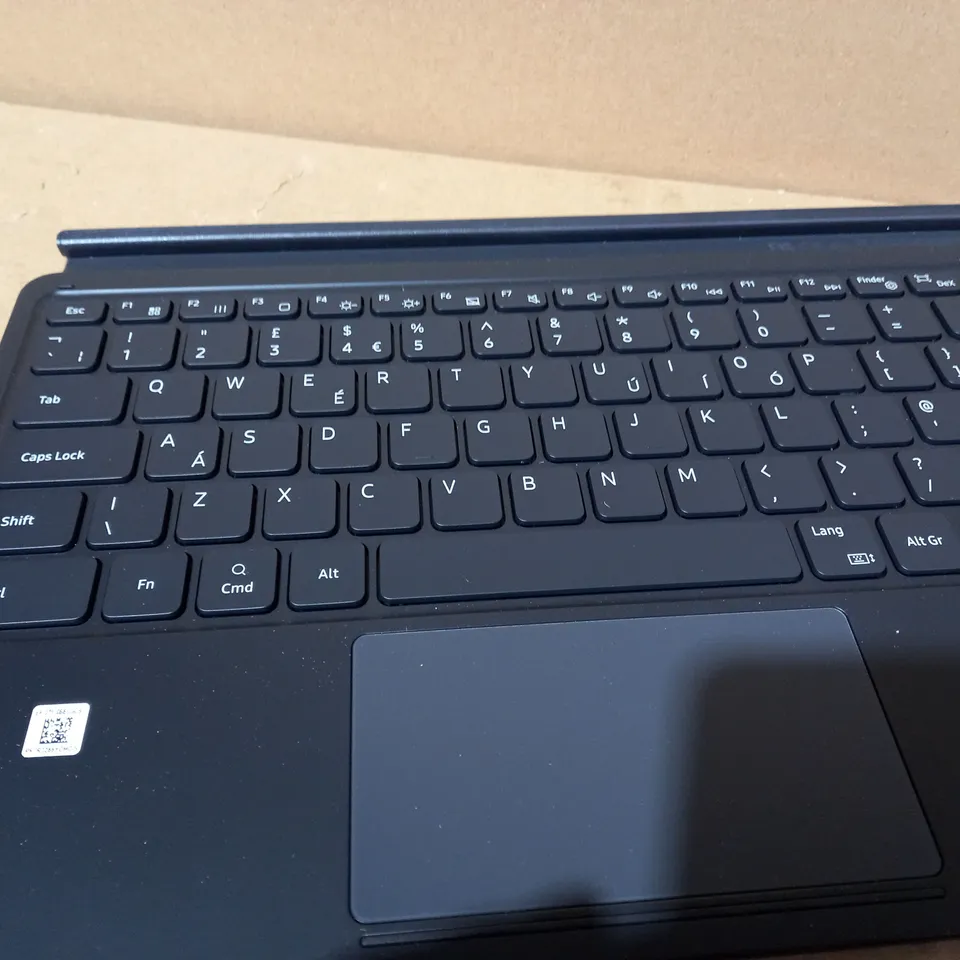 SAMSUNG KEYBOARD AND FOLIO CASE WITH TOUCHPAD