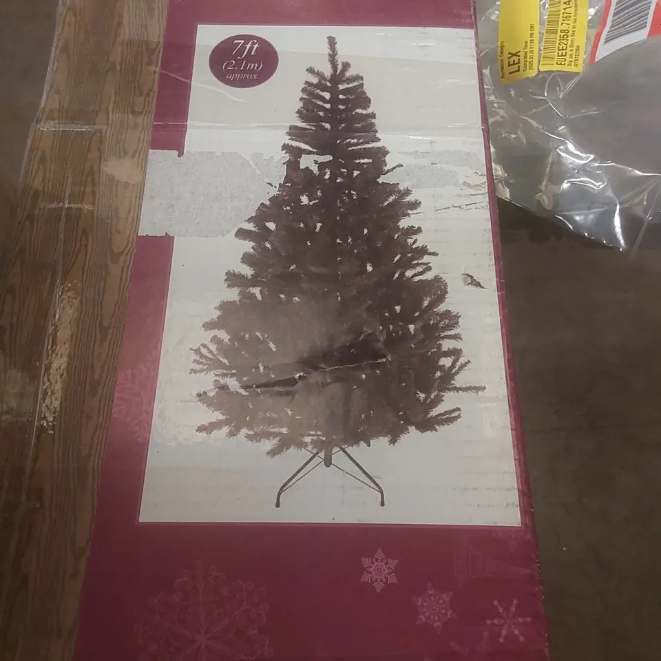 BOXED REALISTIC CHRISTMAS TREE 