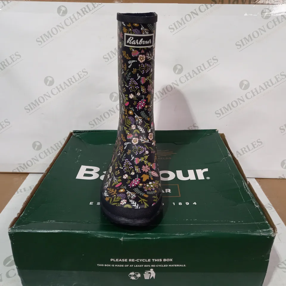 BOXED PAIR OF BARBOUR SHIELD WELLINGTON BOOTS IN NAVY W. FLORAL DESIGN UK SIZE 6
