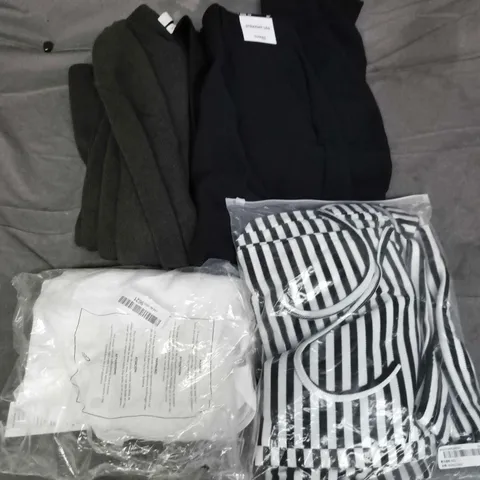 APPROXIMATELY 25 ASSORTED CLOTHING ITEMS IN VARIOUS SIZES, STYLES & COLOURS TO INCLUDE BRANDS SUCH AS DUNNES, M&S, CUPSHE,  ETC - COLLECTION ONLY