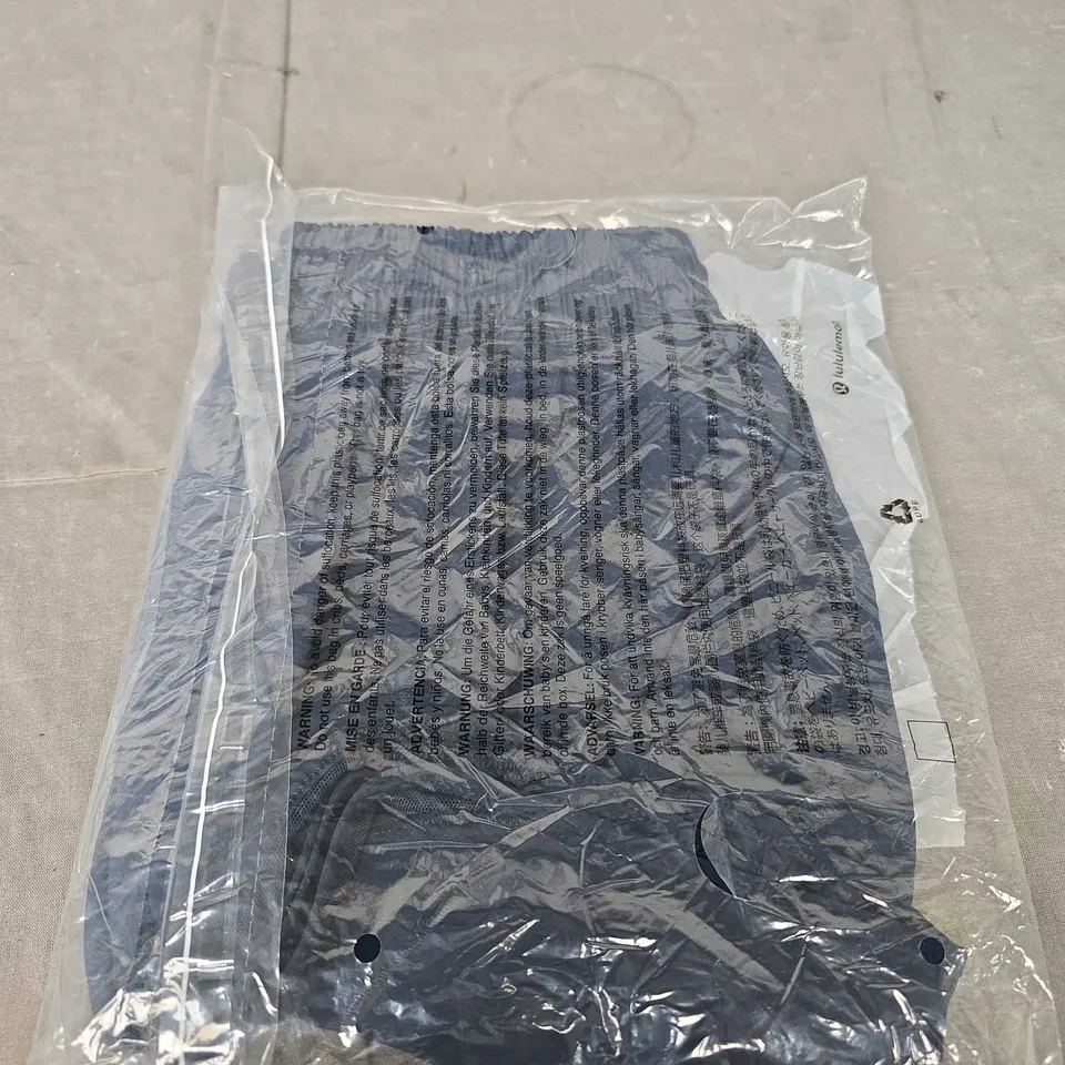 LULULEMON HOT HR SHORTS SIZE 4 
