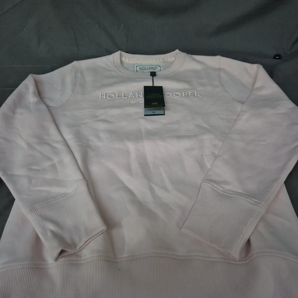 HOLLAND COOPER SPORTING HERITAGE CREW SWEATSHIRT – PALE PINK, UK XL