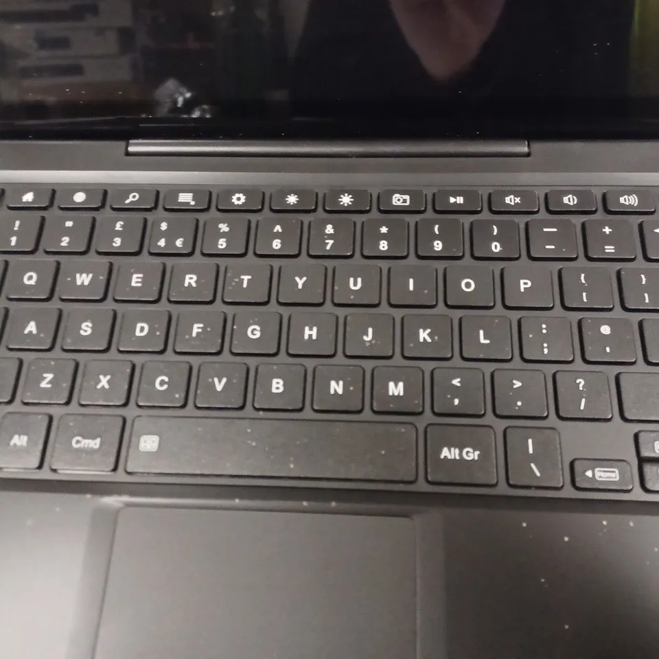 VENTURER APOLLO 11 PRO TABLET WITH DETACHABLE KEYBOARD