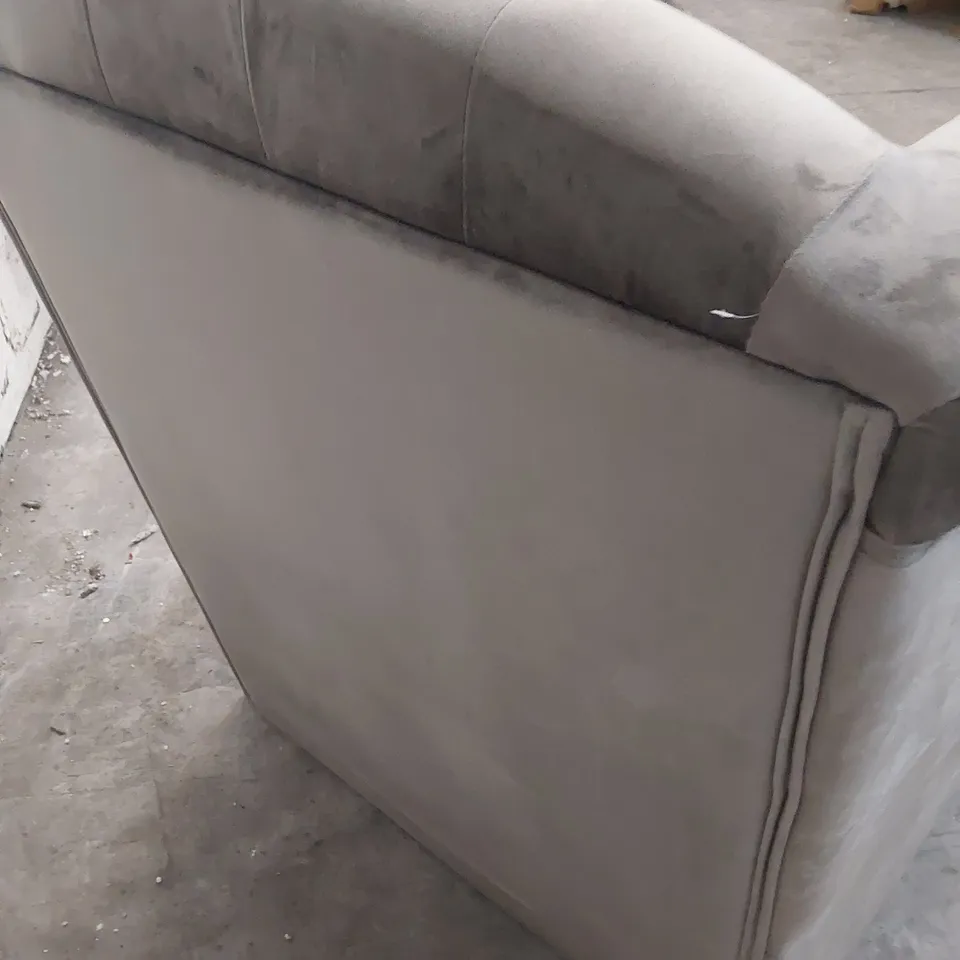 DESIGNER HAYDEN WINGBACK UPHOLSTERED EASY CHAIR STUDDED DETAIL LIGHT GREY PLUSH FABRIC 