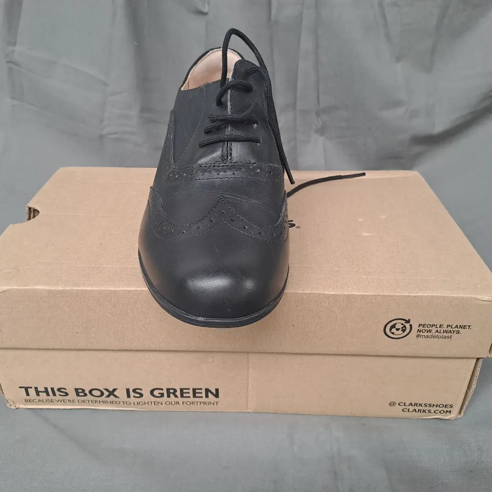 BOXED PAIR OF HAMBLE OAK LACE UP SHOES IN BLACK UK SIZE 8