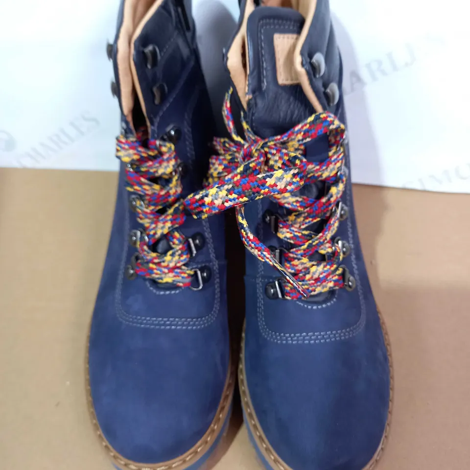 ADESSO RESISTANCE NAVY HIKING BOOTS - SIZE 7 UK