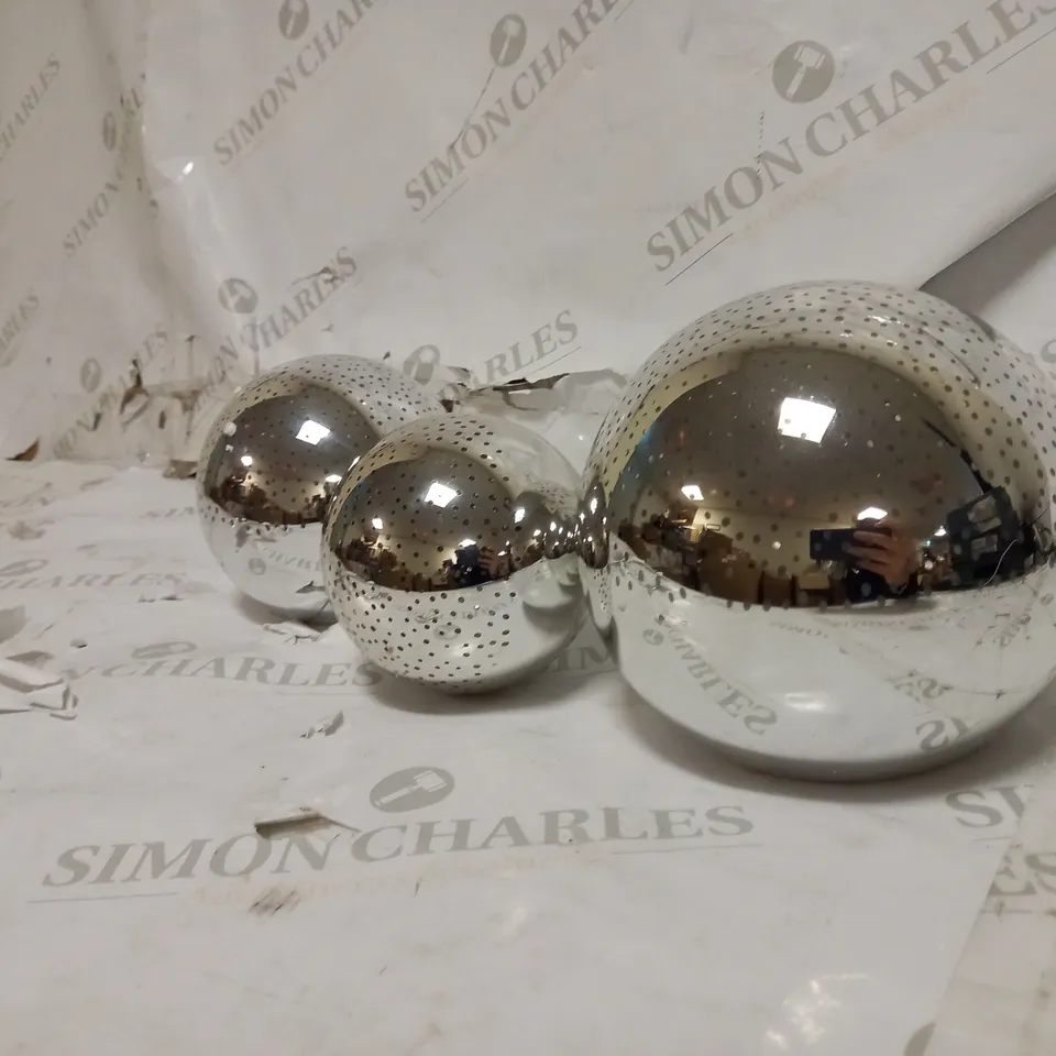 K BY KELLY HOPPEN SET OF SPHERES