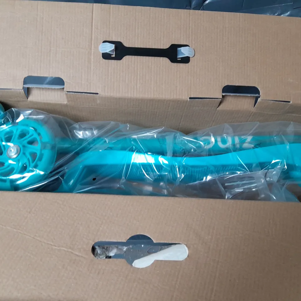 BOXED ZINC 3 WHEELED LIGHT UP STAR SCOOTER - BLUE RRP £39.99