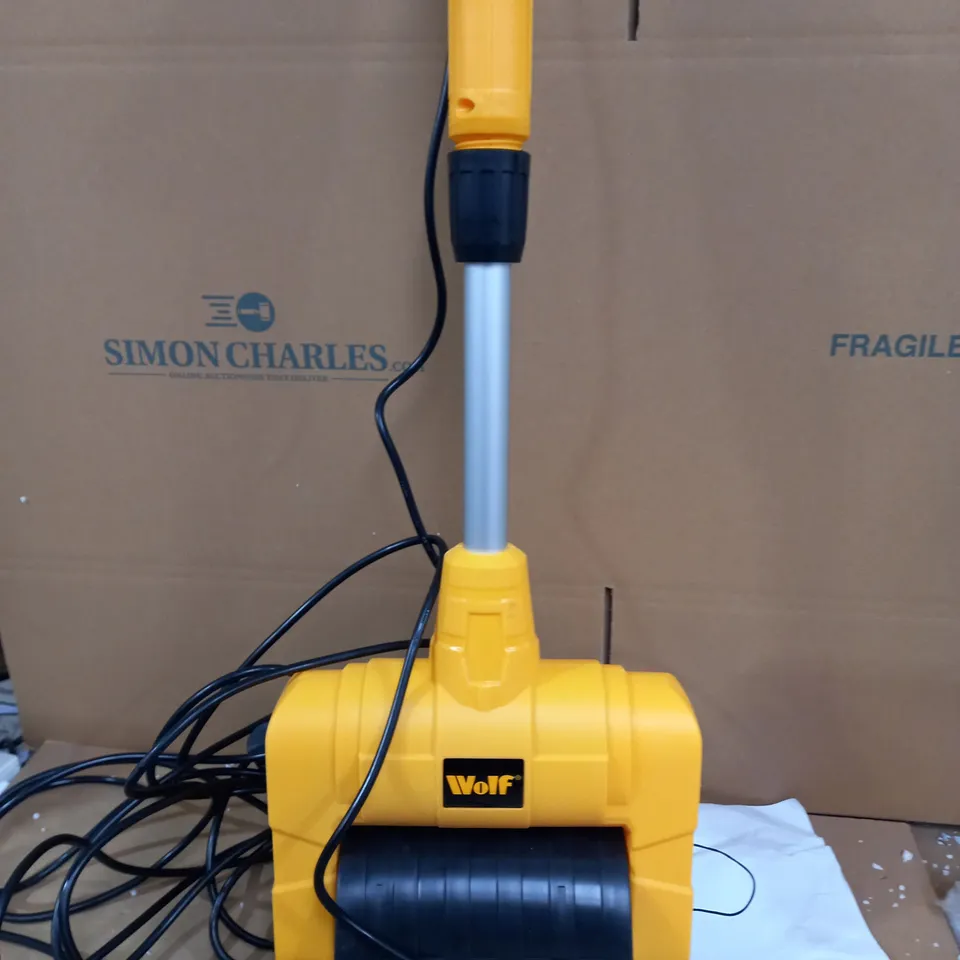 WOLF 2 IN 1 MULTI FUNCTION GARDEN AND YARD BRUSH