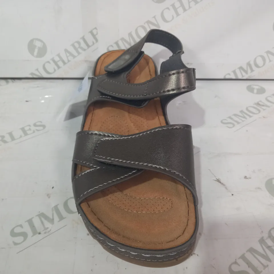 BOXED PAIR OF PAVERS OPEN TOE SANDALS IN METALLIC PEWTER COLOUR EU SIZE 41