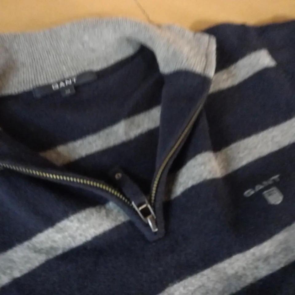 GANT QUARTER ZIP STRIPED TOP - M