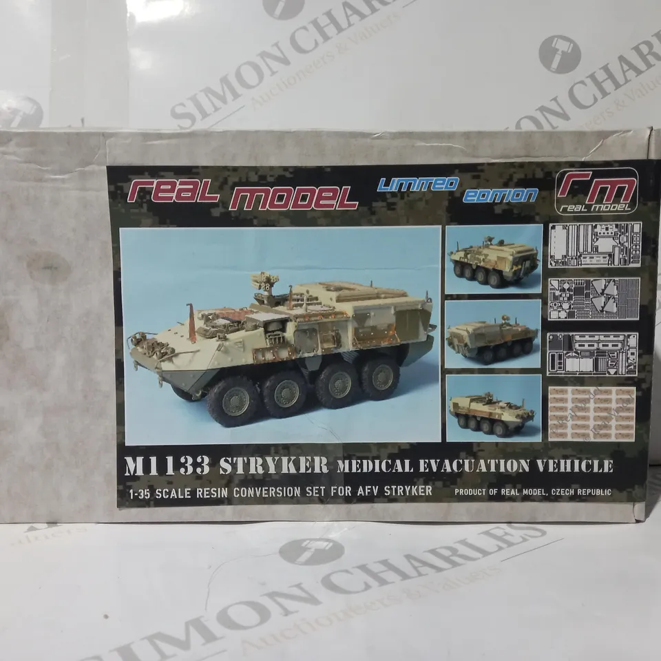 BOXED REAL MODEL LIMITED EDITION 1-35 SCALE M1133 STRYKER MEDICAL EVACUATION VEHICLE MODEL