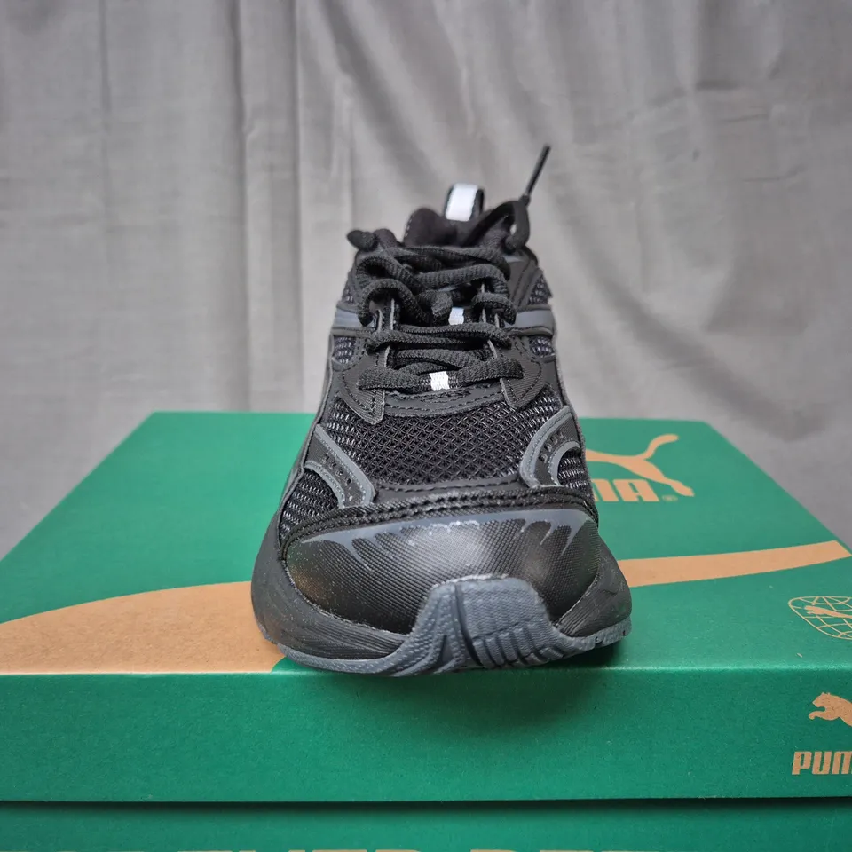 BOXED PUMA MORPHIC BASE JR IN BLACK - UK 4 