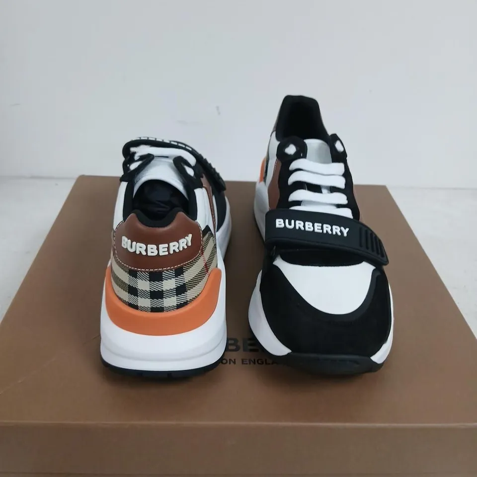 BURBERRY LOW TOP SNEAKERS – BLACK/ARCHIVE BEIGE, UK 7 (EU 41)