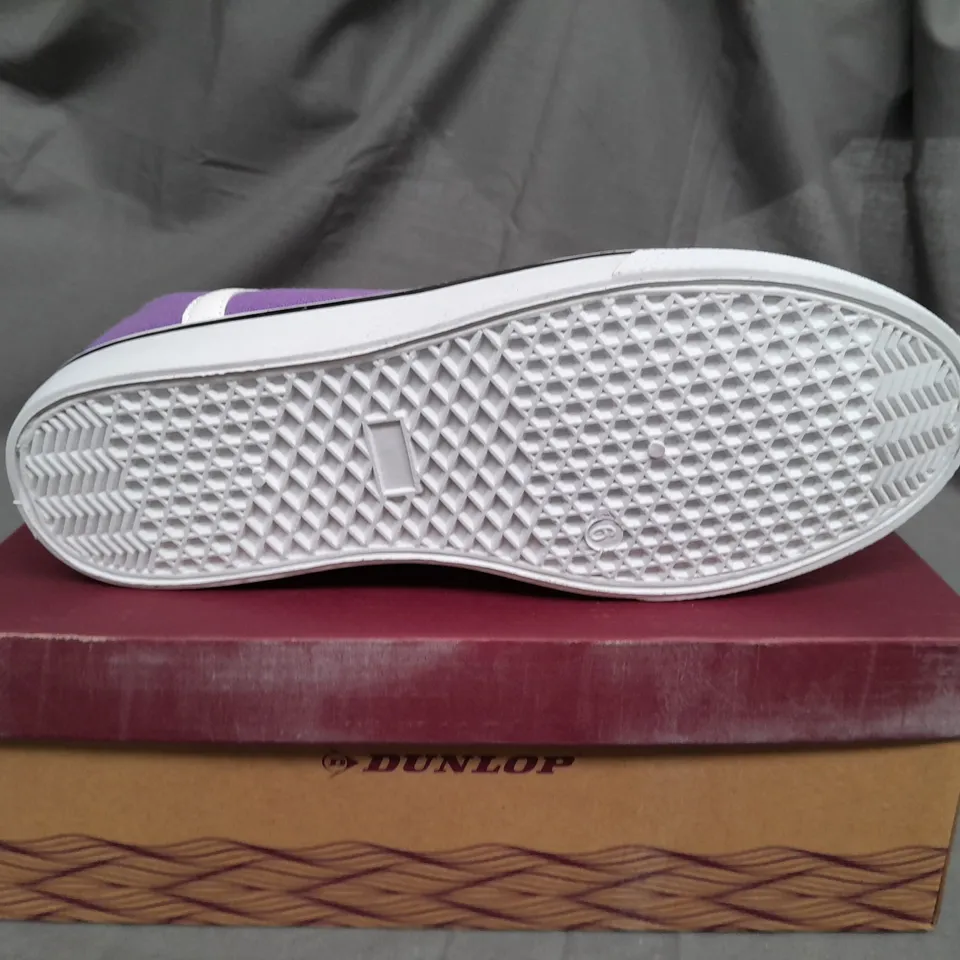 BOX OF APPROX 12 ASSORTED DUNLOP EZRA TRAINERS IN PURPLE - SIZE 6