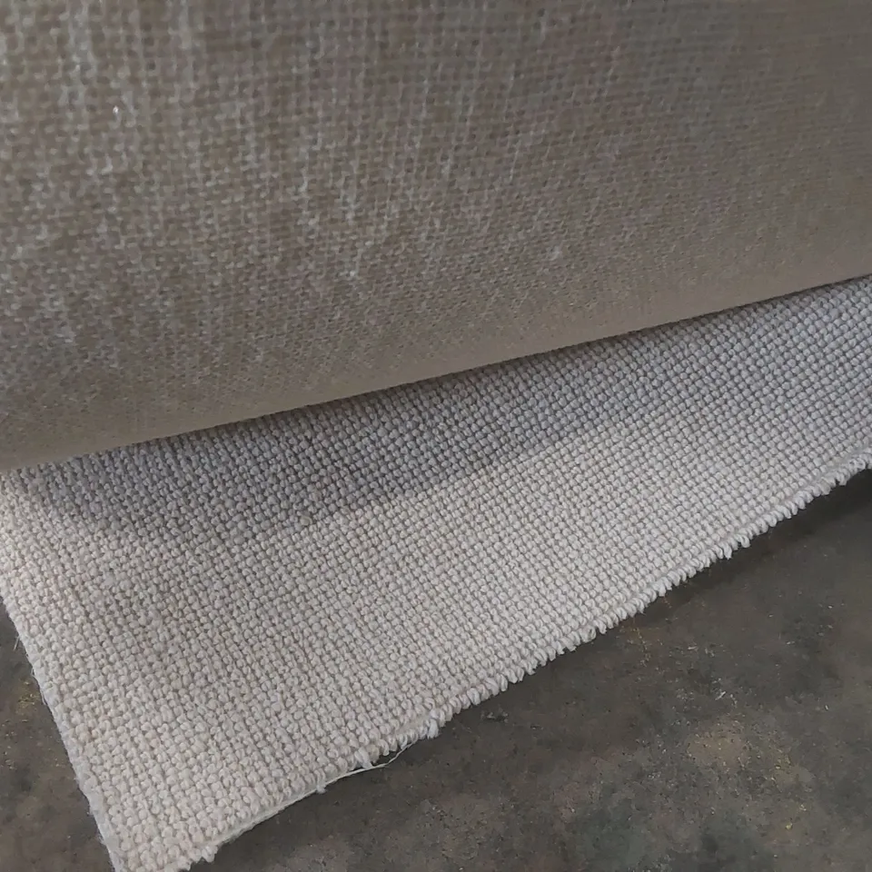ROLL OF QUALITY ROMNEY WINCHELSEA CARPET - APPROXIMATELY 5 x 29.87m