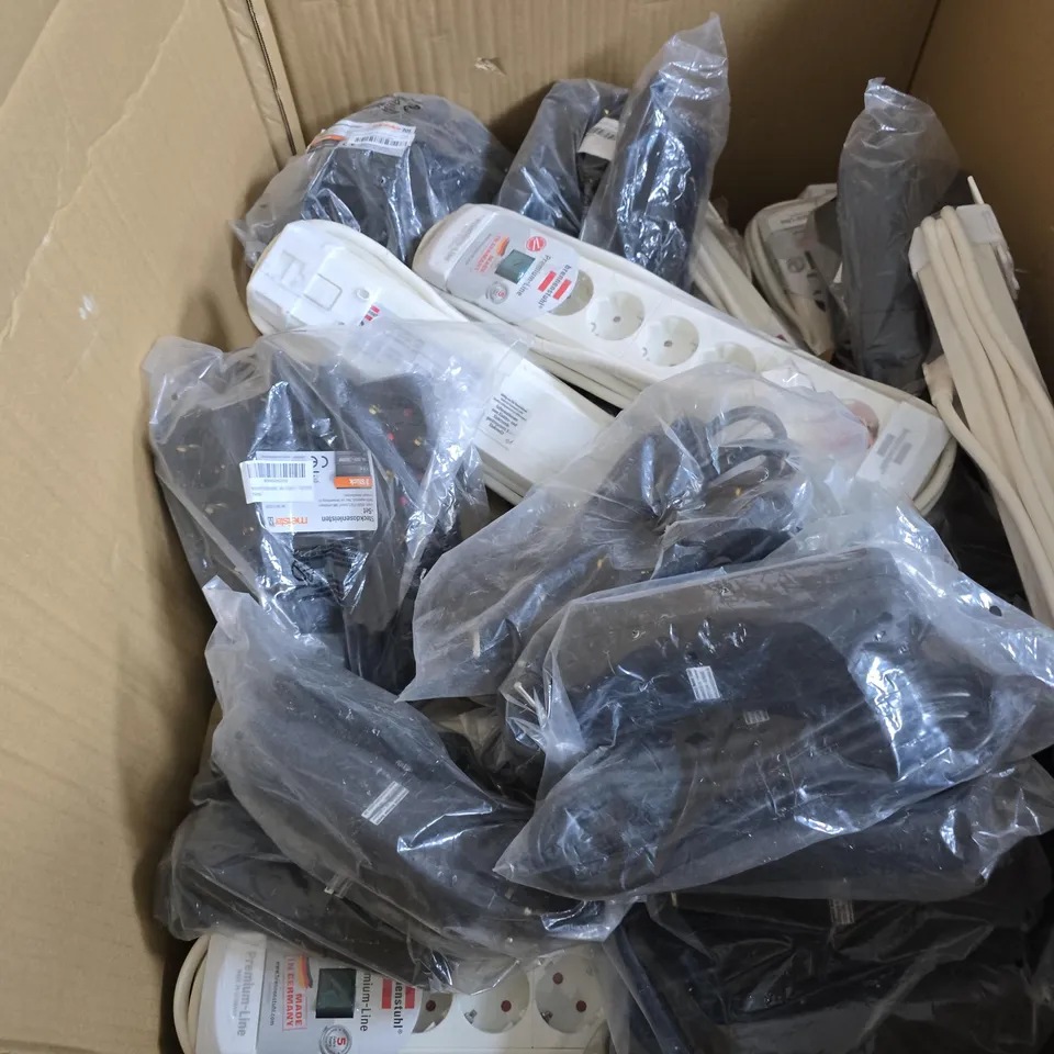 BOX OF APPROXIMATELY 24 XC EXTENSION POWER LEADS