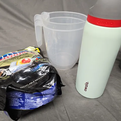 APPROXIMATELY 5 ASSORTED HOUSEHOLD PRODUCTS TO INCLUDE JUGS, WATER BOTTLE, DISHWASHER TABLETS ETC 