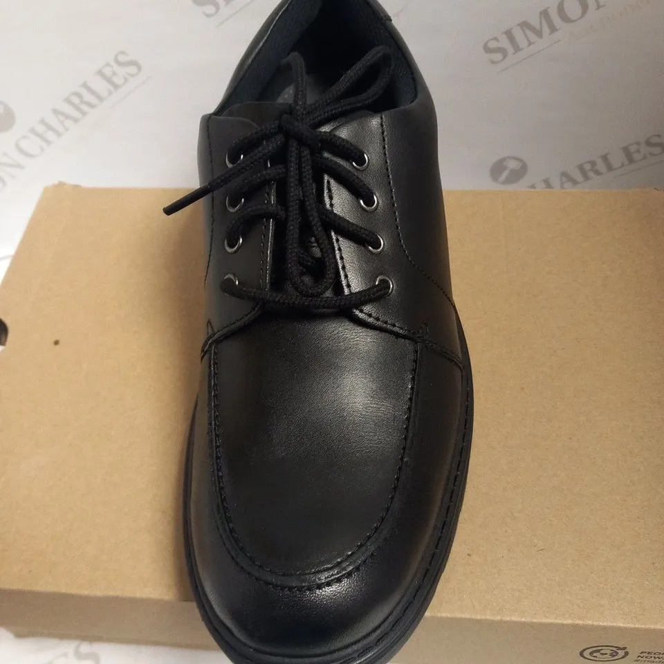 BOXED CLARKS LOXHAM PACE Y SHOES SIZE 8.5