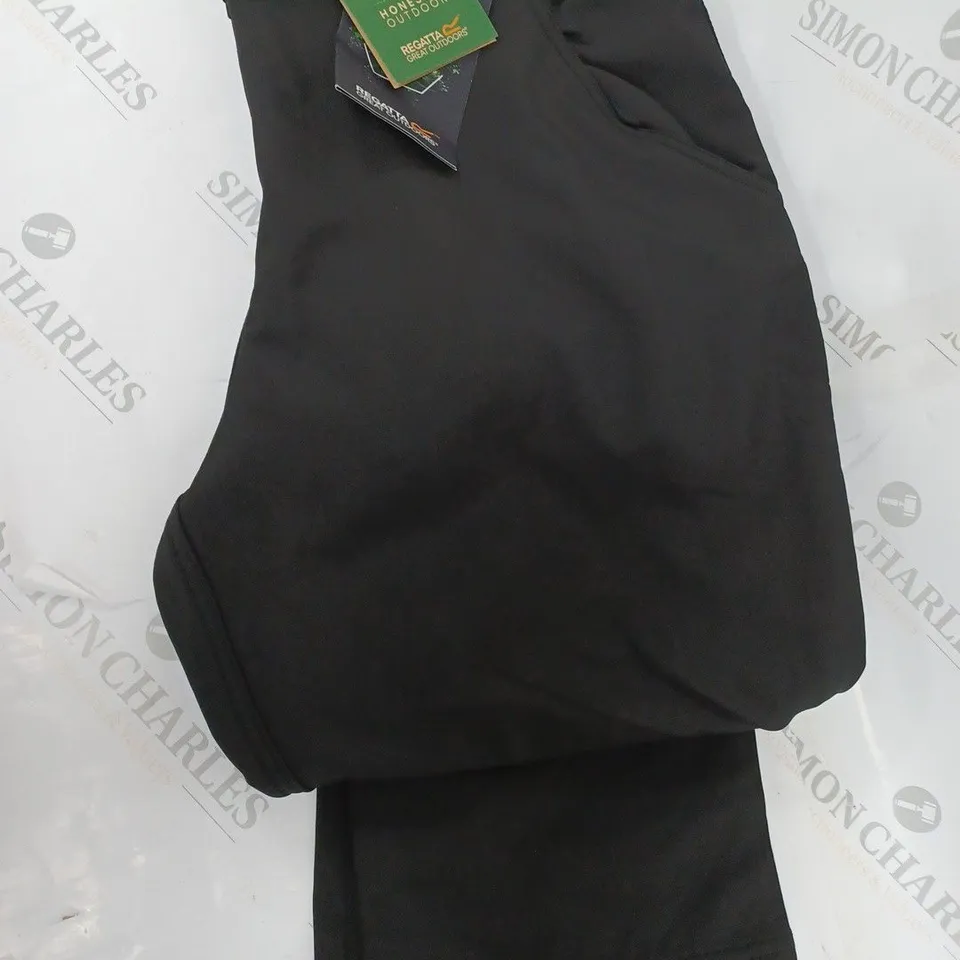 REGATTA FENTON LIGHTWEIGHT SOFTSHELL WALKING TROUSERS, BLACK - SIZE 20