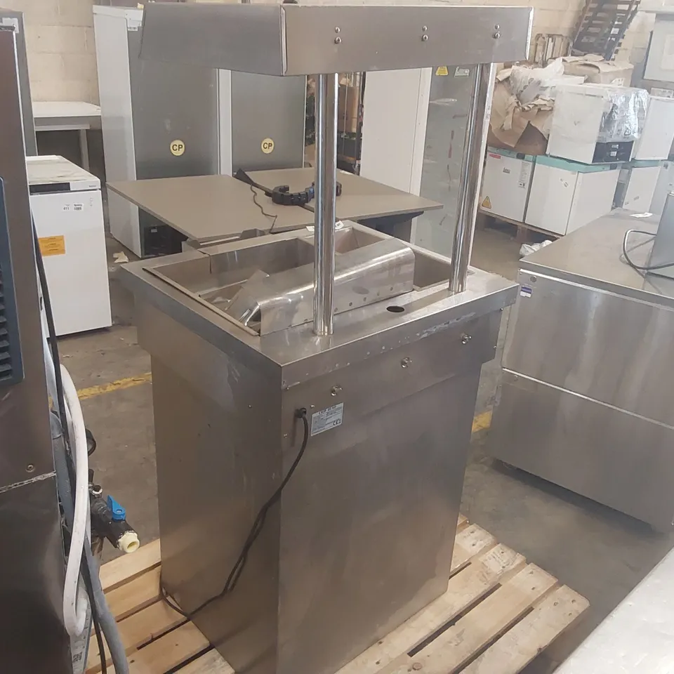 ACE CHIP SCUTTLE ON CABINET WITH HEATED GANTRY