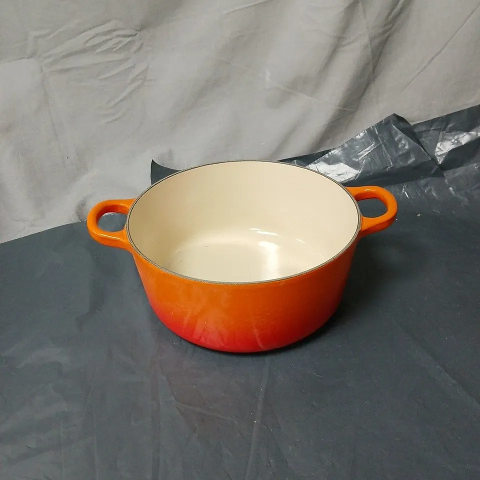 LE CREUSET ROUND CAST IRON CASSEROLE COCOTTE – FLAME ORANGE, 22 CM