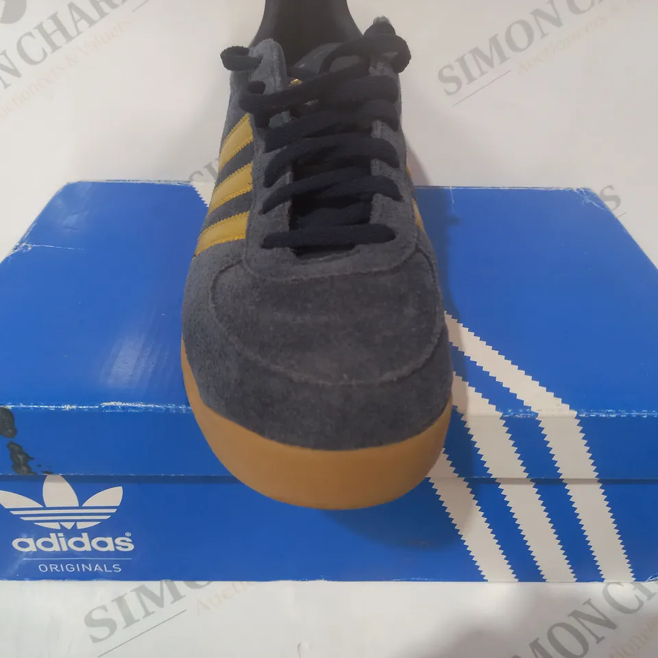 BOXED PAIR OF ADIDAS MILANO SHOES IN BLUE/METALLIC GOLD UK SIZE 8
