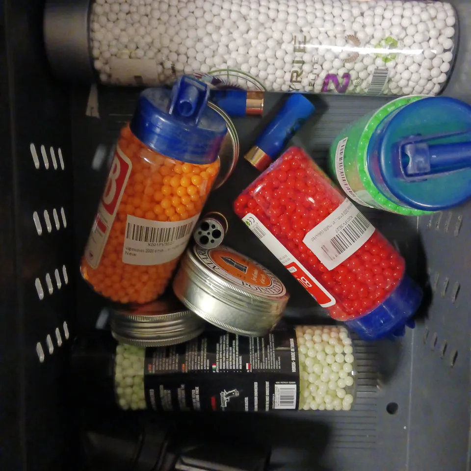 APPROXIMATELY 15 ASSORTED AIRSOFT ACCESSORIES TO INCLUDE BBS, PISTON, SLUG SHELLS ETC - COLLECTION ONLY 