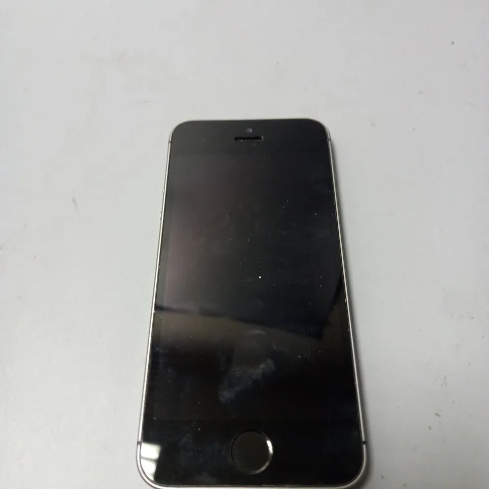 BOXED APPLE IPHONE SE SMARTPHONE 