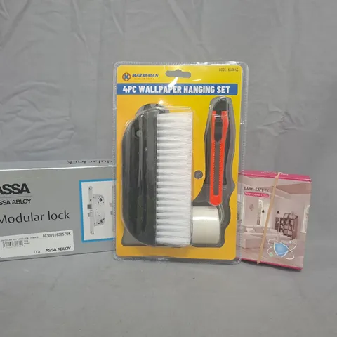 APPROXIMATELY 10 ASSORTED HOUSEHOLD ITEMS TO INCLUDE 4-PIECE WALLPAPER HANGING SET, MODULAR LOCK, ETC