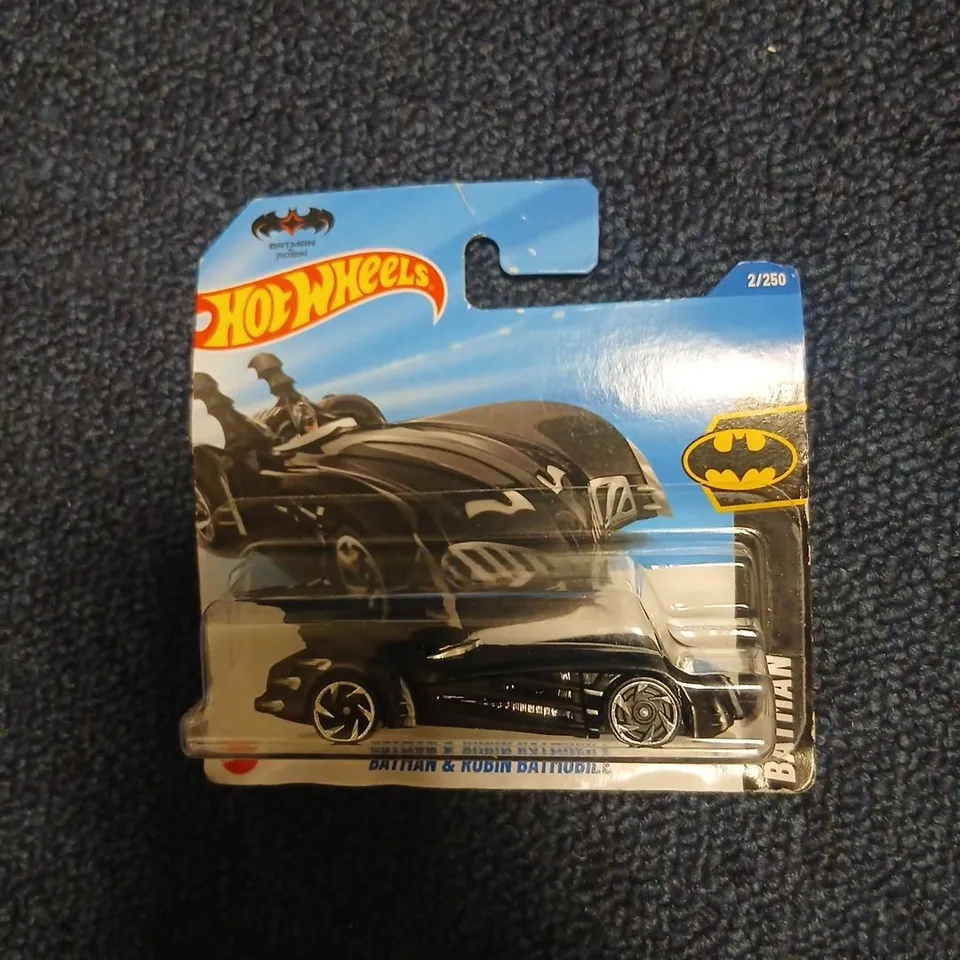 THREE ASSORTED BATMAN COLLECTABLES TO INCLUDE; HOT WHEELS BATMAN & ROBIN BATMOBILE – DC COMICS DIE-CAST CAR WITH BATMAN FIGURE, LIMITED EDITION 2/250
