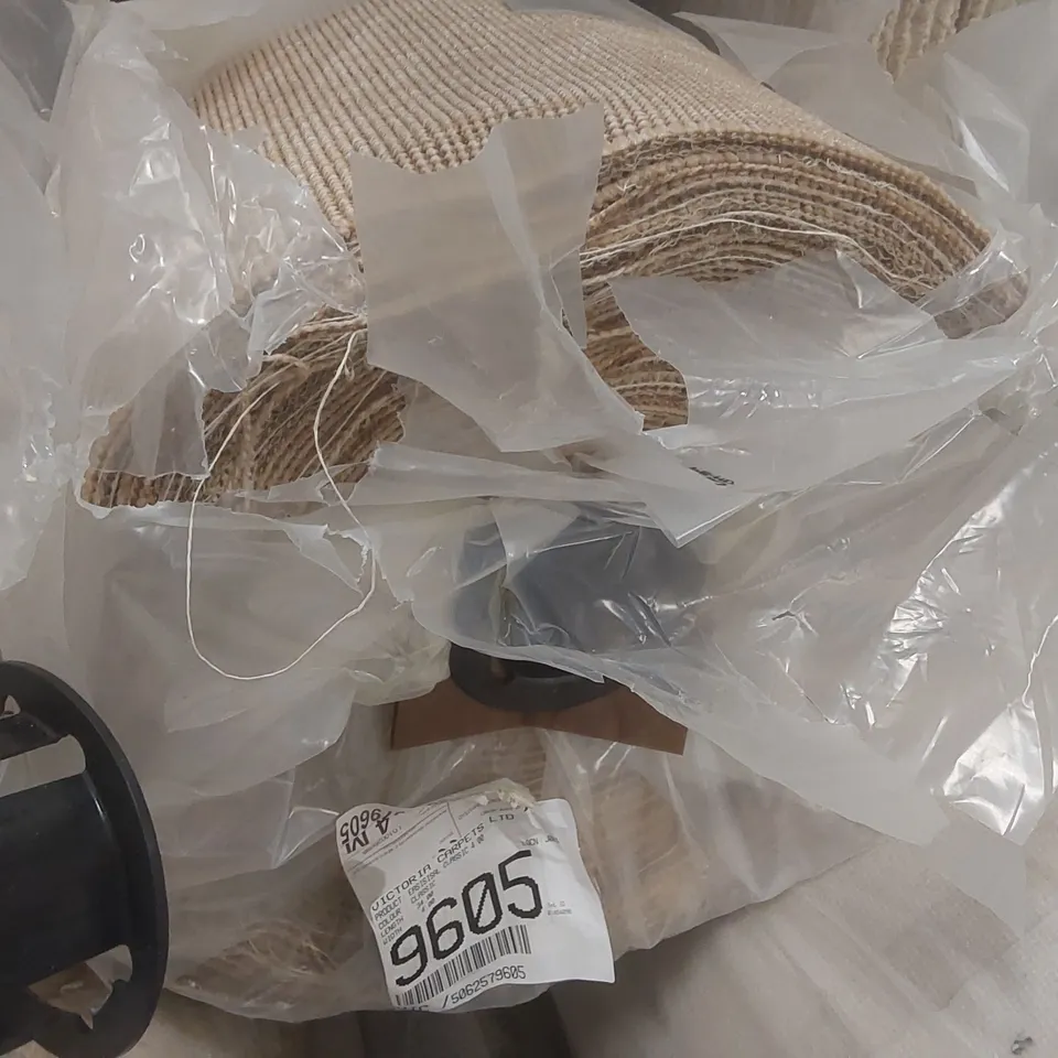 ROLL OF QUALITY EASISISAL CLASSIC CARPET - APPROXIMATELY 34 x 4m