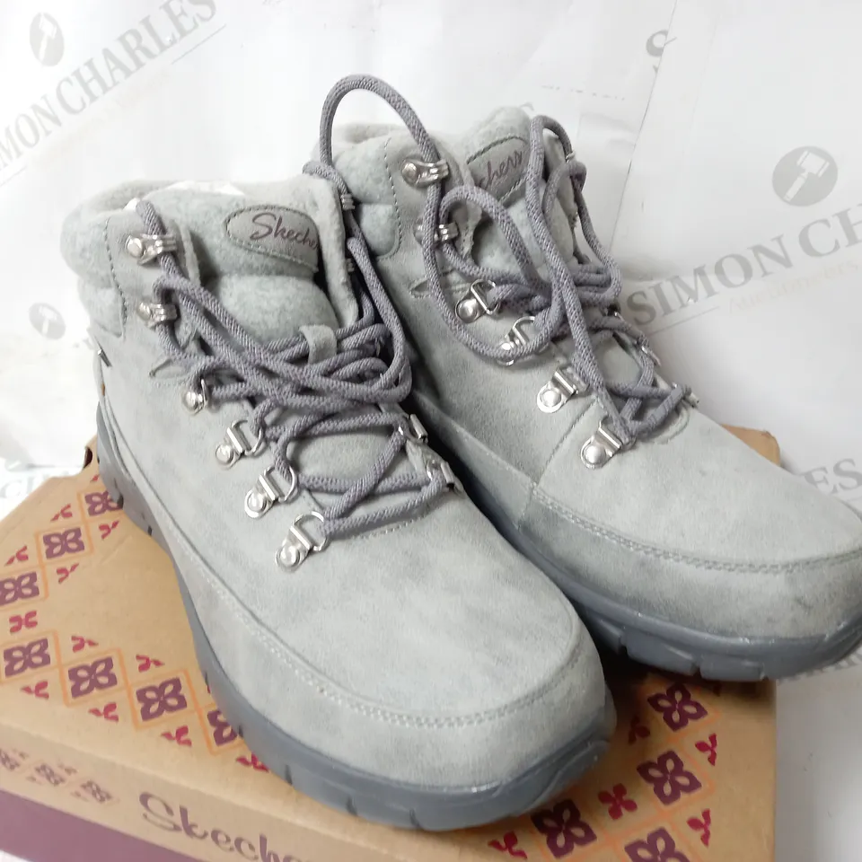 BOXED SKECHERS SYNERGY WARM TECH BOOTS, GREY - SIZE 6