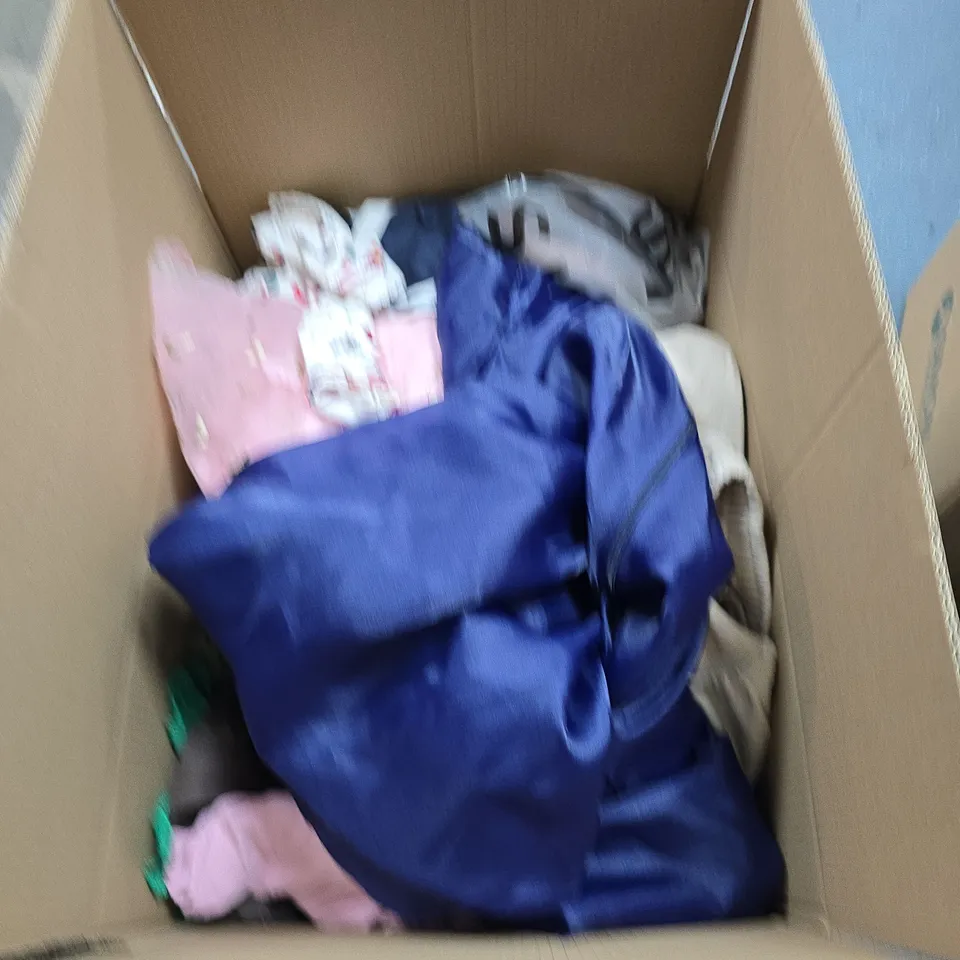 BOX OF APPROXIMATELY 25 ASSORTED CLOTHING ITEMS IN VARIOUS STYLES , COLOURS AND SIZES