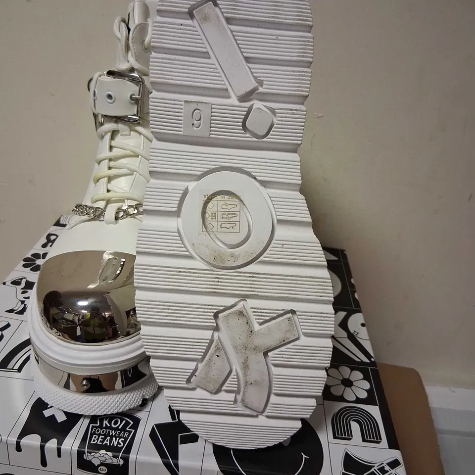 BOXED KOI BORIN HARDWARE PLATFORM BOOTS WHITE SIZE 6