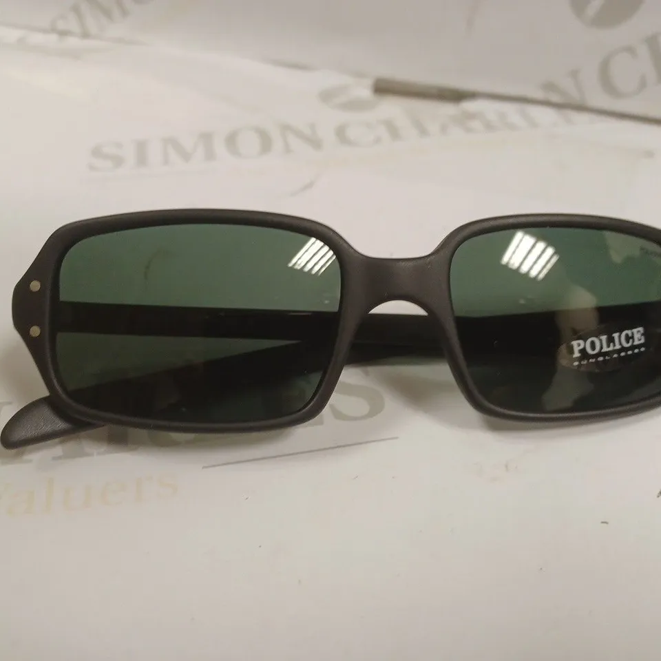 APPROXIMATELY 9X 51389 / 703Y POLICE SUNGLASSES  
