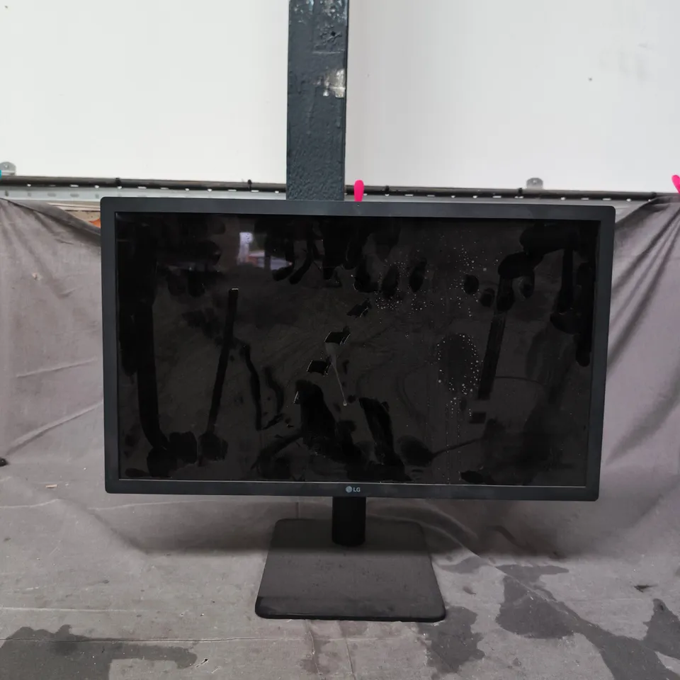 BOXED LG ULTRA FINE DISPLAY MONITOR - 23.7 INCH DISPLAY FOR MAC 