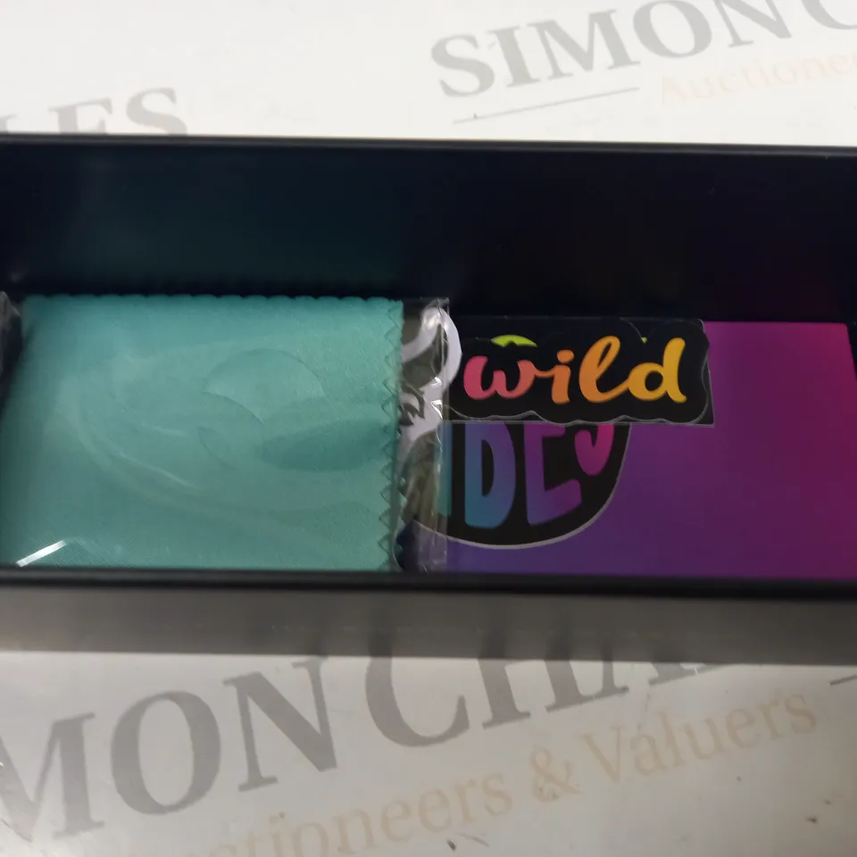 KYLOE POLARISED SUNGLASSES IN GREEN