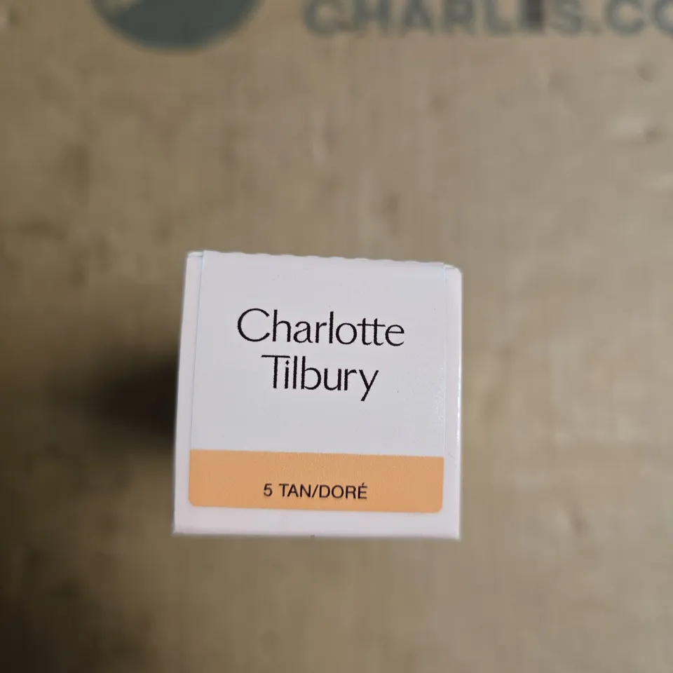CHARLOTTE TILBURY HOLLYWOOD FLAWLESS FILTER – SHADE 5 TAN/DORÉ – 30 ML