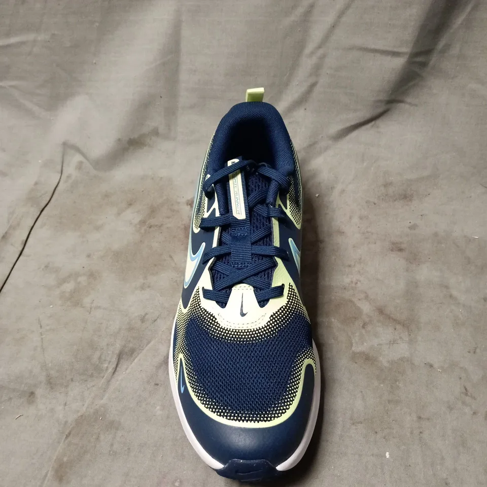 NIKE COSMIC RUNNER RUNNING SHOES – NAVY WITH LIME ACCENTS SIZE 5.5