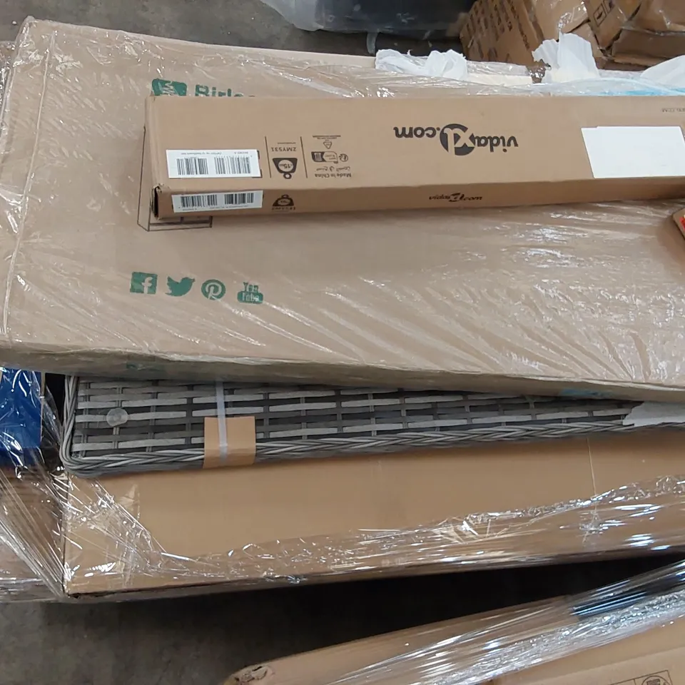 PALLET OF ASSORTED FURNITURE PARTS